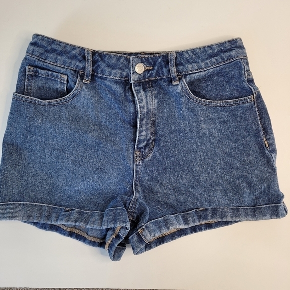 PacSun Blue Denim High Rise Cuffed Mom Shorts - Picture 2 of 10